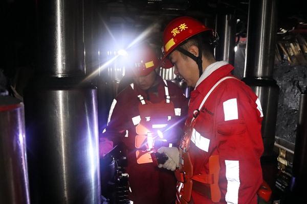 1704869746920951.jpg 白书记_副本.jpg