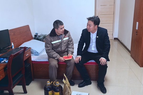 慰问难题职工_副本.jpg