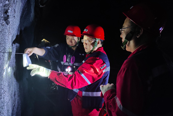 1——坚守红线 清静实现“零”目的 _副本.jpg