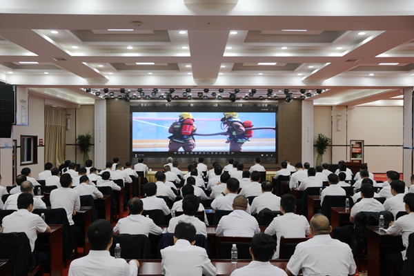 第一段：清静警示教育会寓目《一丝一毫 不可松开》宣传片_副本.jpg