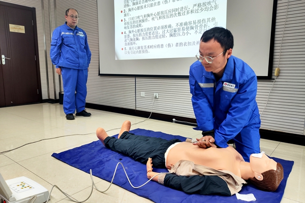 心肺苏醒培训_副本.jpg