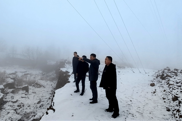 1736475384213561.jpg 雪天巡线_副本.jpg