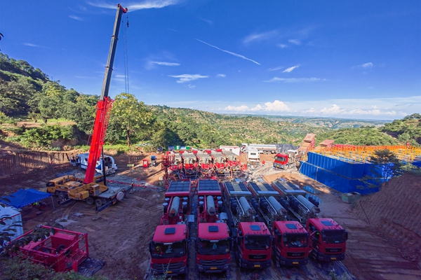 7——全球首例双水平井立体分段压裂防治攻击地压项目完工。。_副本.jpg