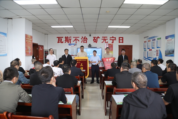 3 三特区队慰问_副本.jpg