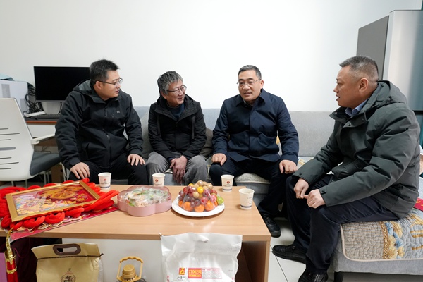 焦总大梵宇慰问 (1)_副本.jpg